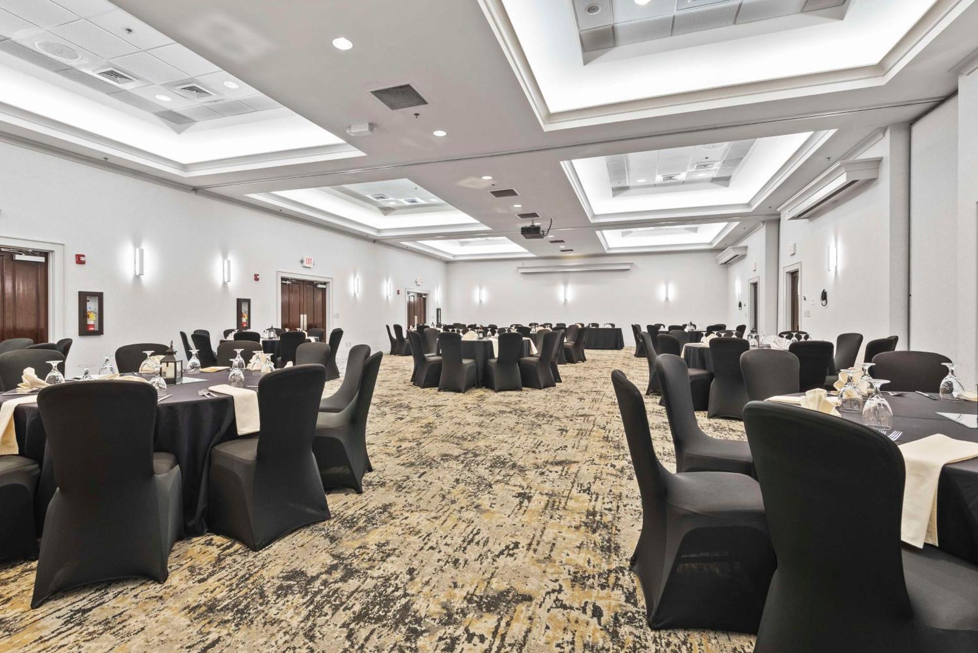 Hotel Doubletree By Hilton Columbus Exterior foto