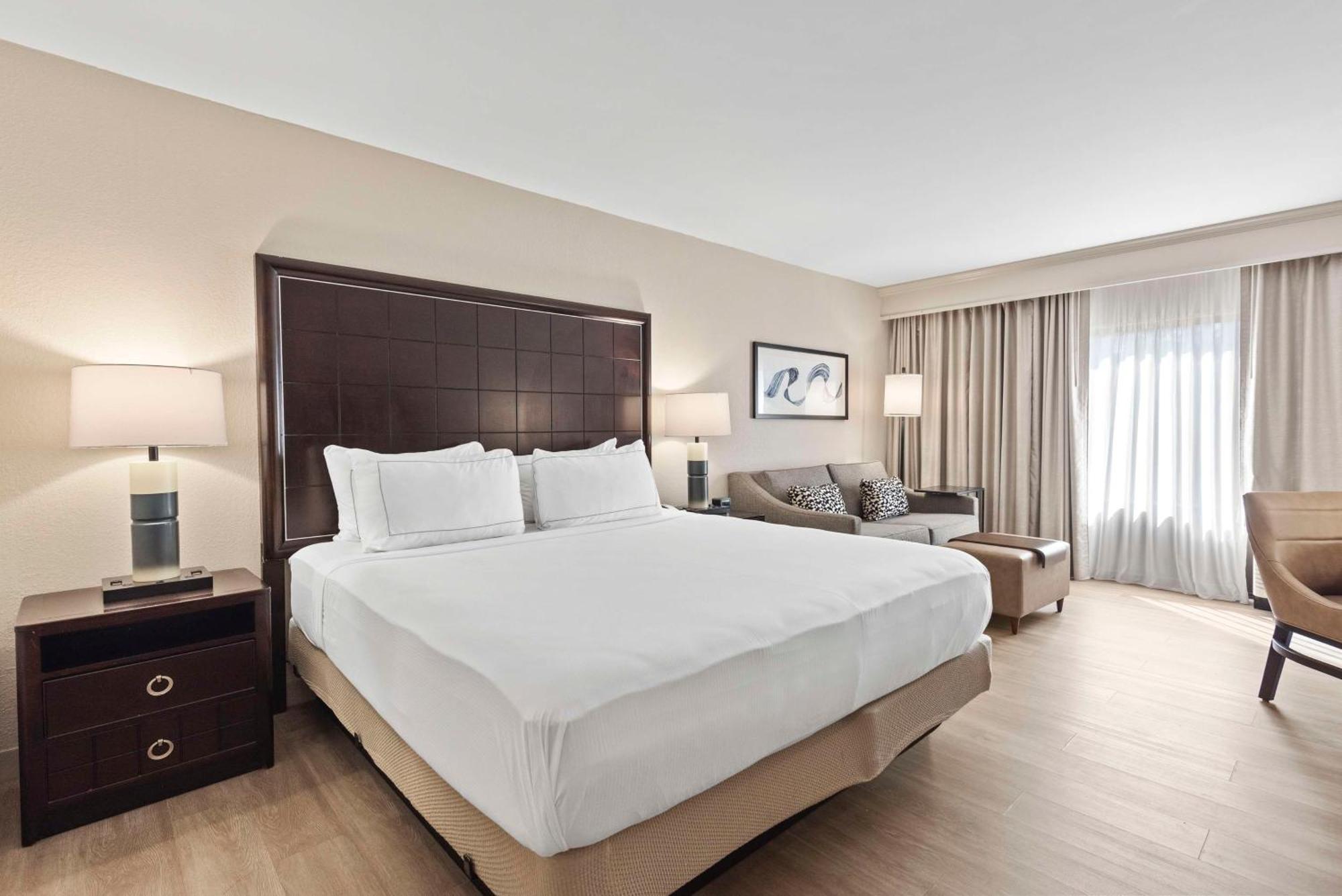 Hotel Doubletree By Hilton Columbus Exterior foto